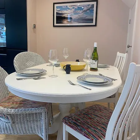 Holiday home Griff Cottage, *