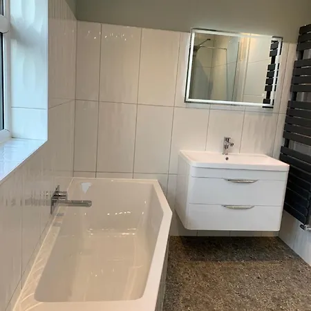 Ferienhaus Griff Cottage, *